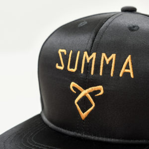 CASQUETTE SNAPBACK BLACK AND GOLD Logo